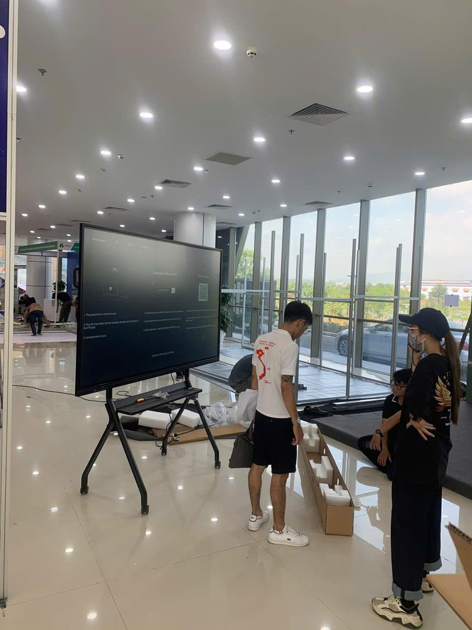 GIÁ TREO TIVI DI ĐỘNG FD - R12 DÙNG CHO TIVI TỪ 55 - 120 INCH, HỖ TRỢ TIVI CƯỜNG LỰC