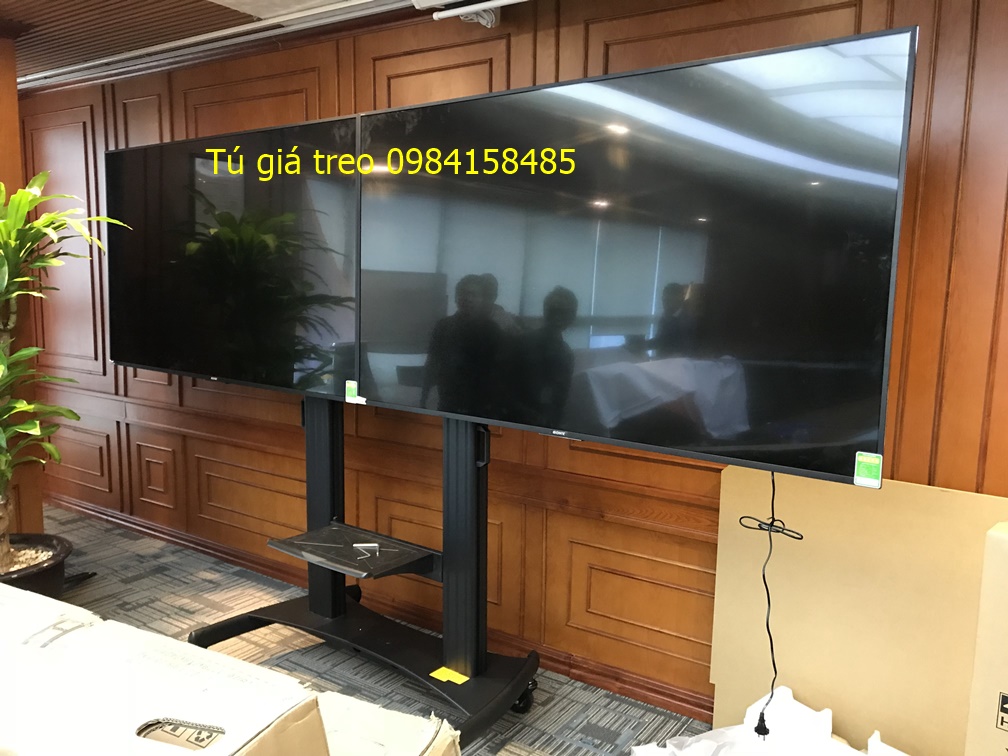Lắp đặt giá treo 2 tivi di động AVT-1800-60-2A cho đại sứ quán thụy điển tại Hà Nội